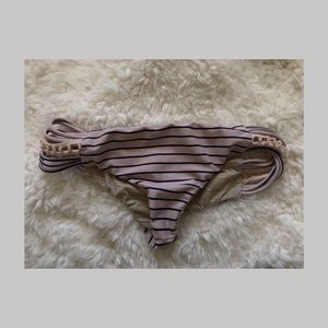 Acacia Bottoms in Cape Cod Print